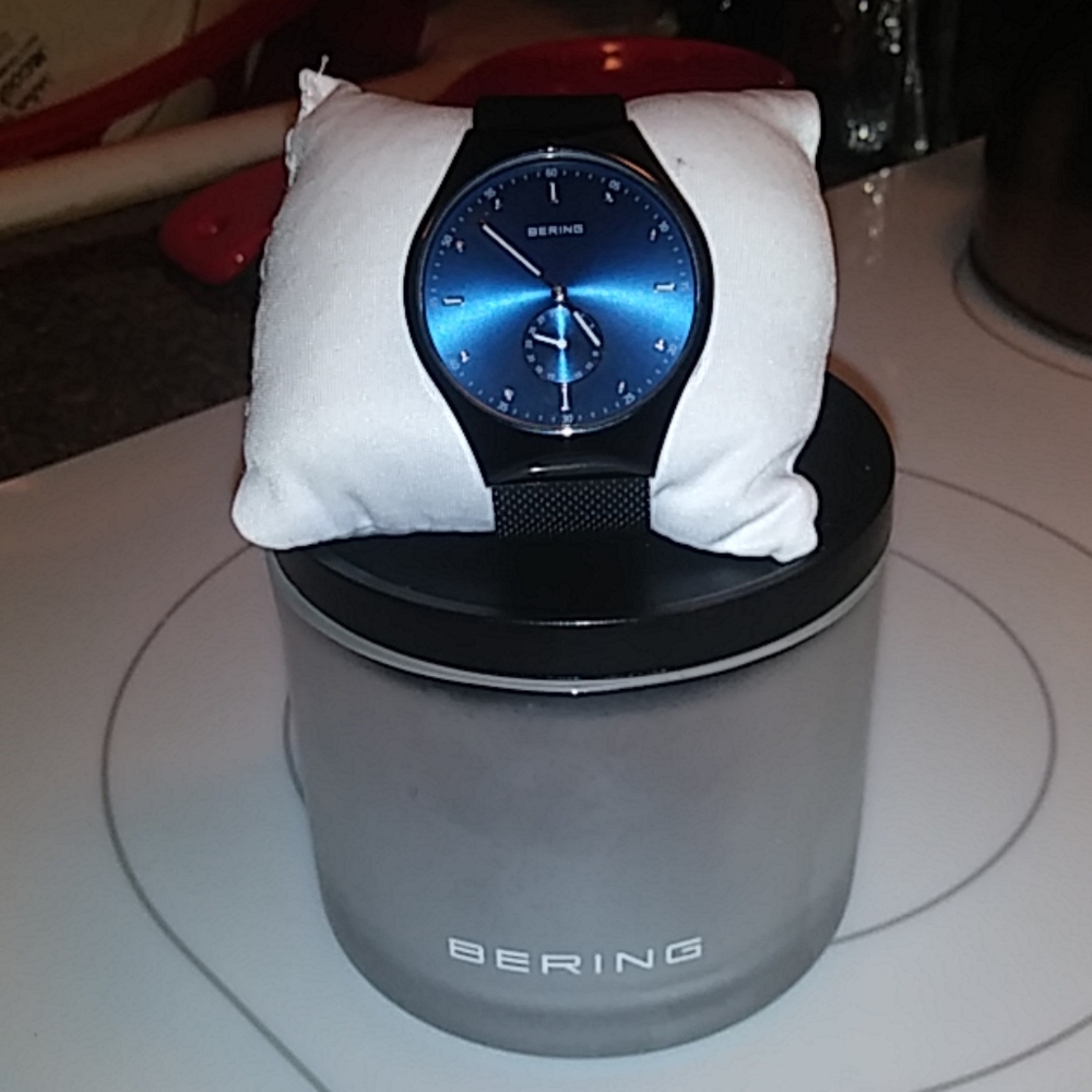 70142-227-Traveler series men Bering watch